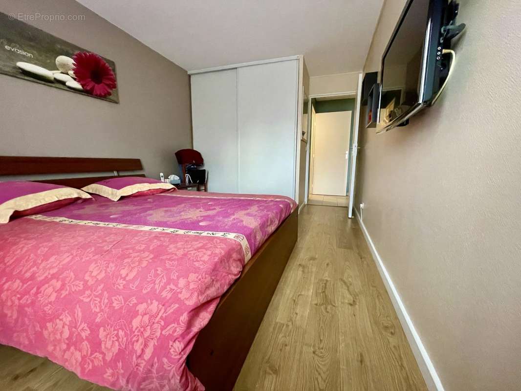 CHAMBRE 1 - Appartement à MONTIGNY-LE-BRETONNEUX