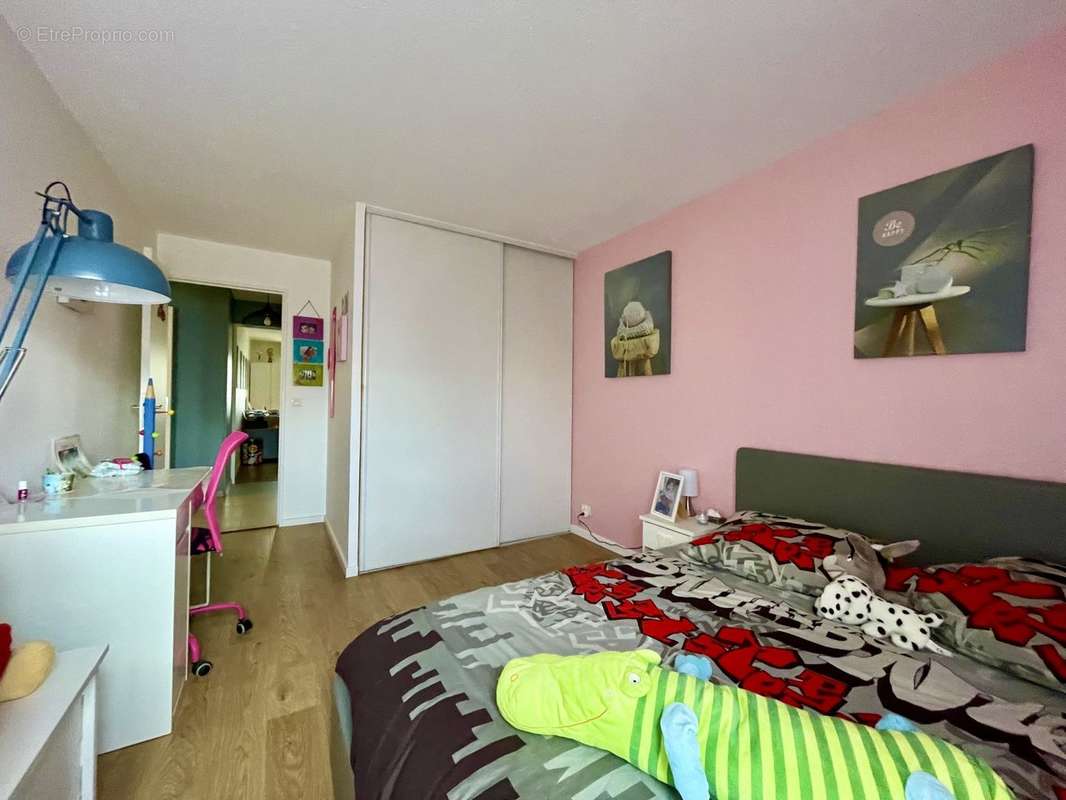 CHAMBRE 2 - Appartement à MONTIGNY-LE-BRETONNEUX