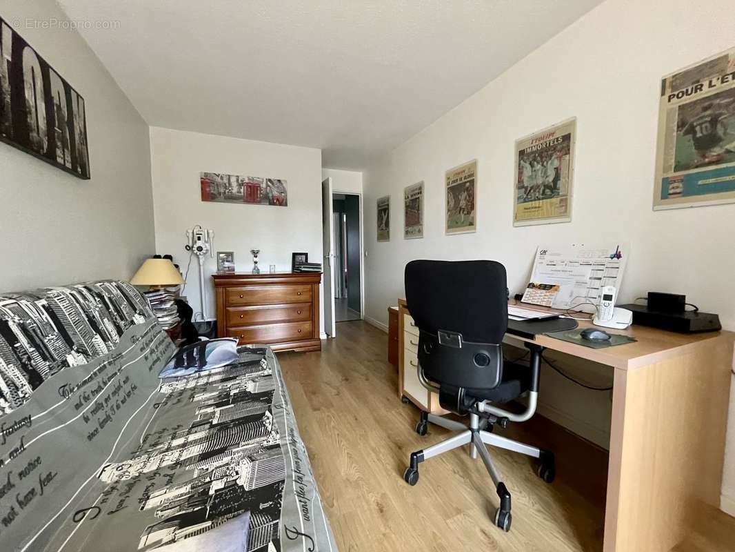 CHAMBRE 3 - Appartement à MONTIGNY-LE-BRETONNEUX