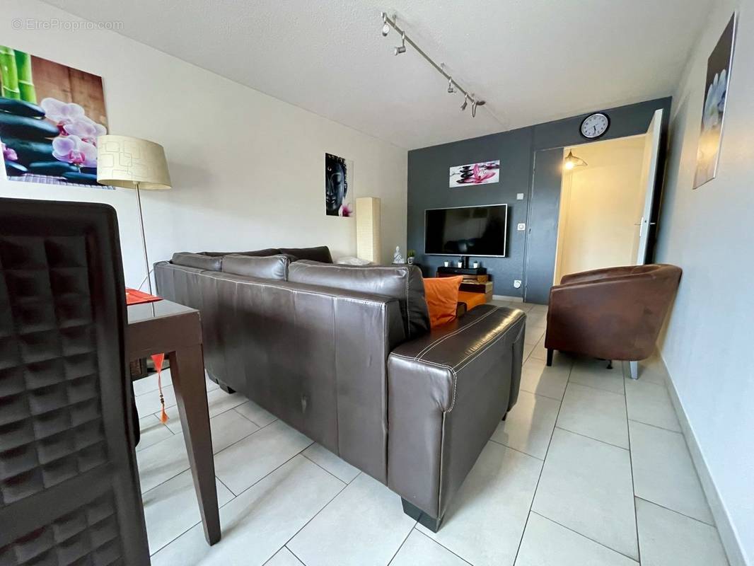 SÉJOUR - Appartement à MONTIGNY-LE-BRETONNEUX