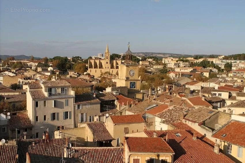 Terrain à SALON-DE-PROVENCE