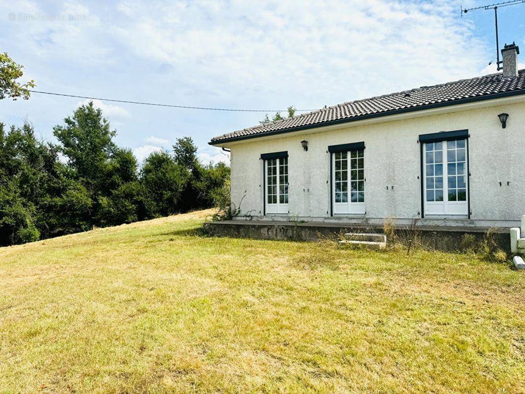 Maison à LA ROCHE-CHALAIS