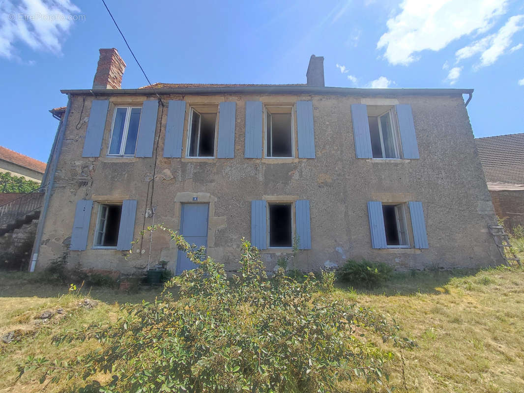 Maison à CERCY-LA-TOUR