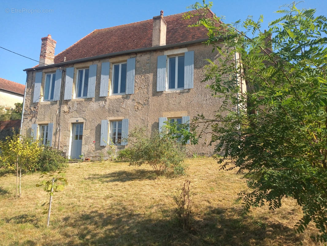 Maison à CERCY-LA-TOUR