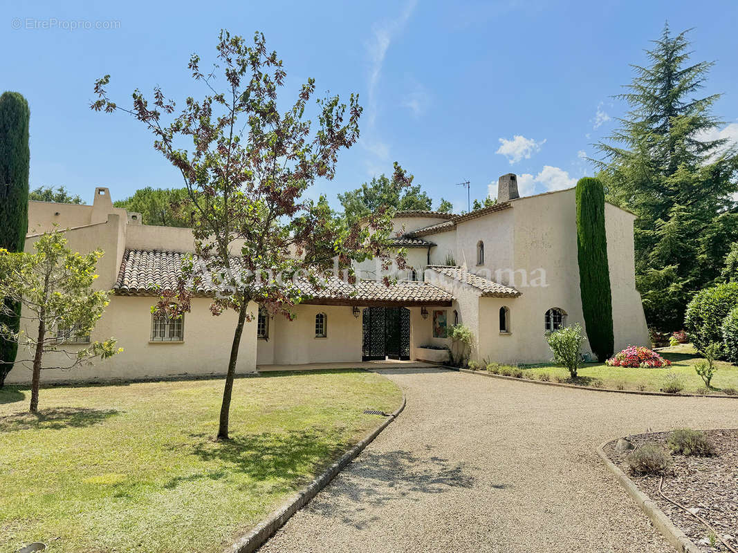 Maison à SAINT-CEZAIRE-SUR-SIAGNE