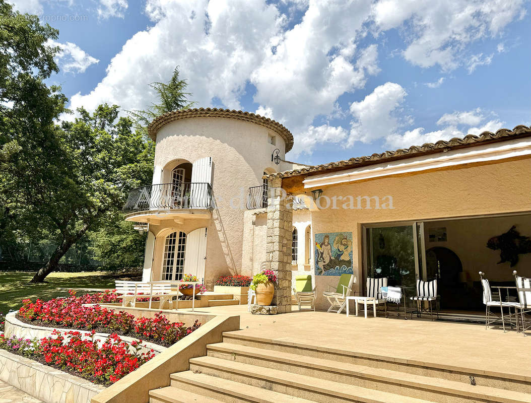 Maison à SAINT-CEZAIRE-SUR-SIAGNE