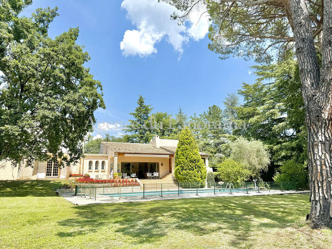 Maison à SAINT-CEZAIRE-SUR-SIAGNE