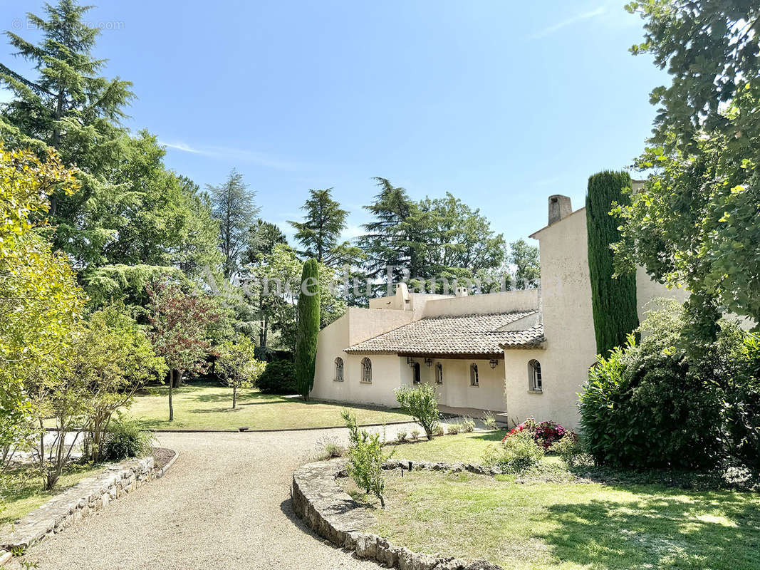 Maison à SAINT-CEZAIRE-SUR-SIAGNE