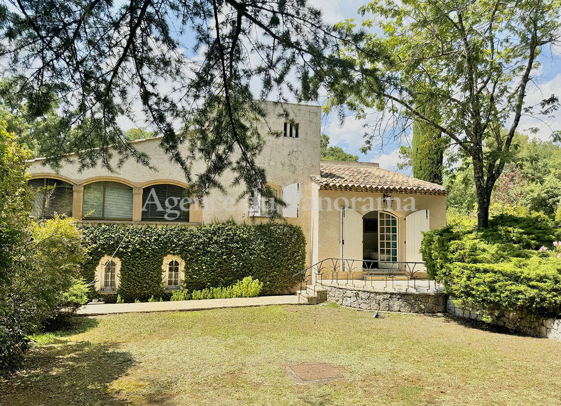 Maison à SAINT-CEZAIRE-SUR-SIAGNE