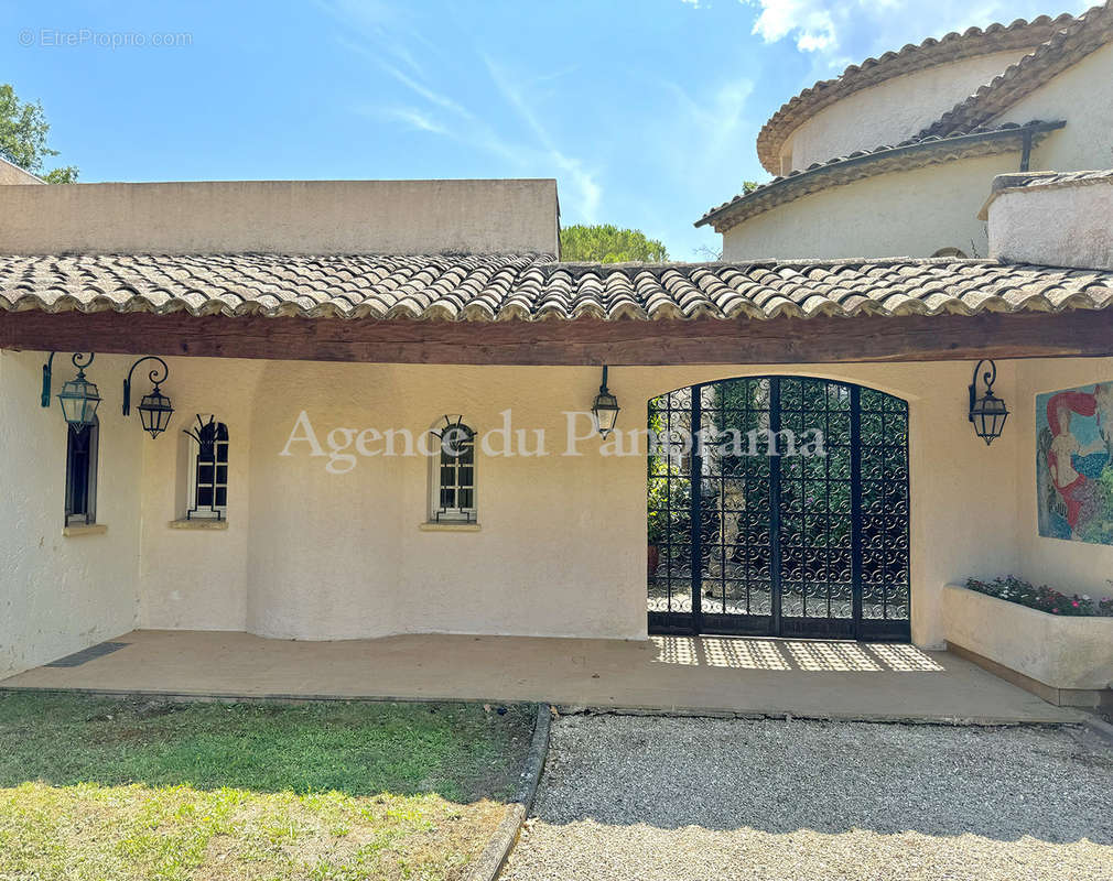 Maison à SAINT-CEZAIRE-SUR-SIAGNE