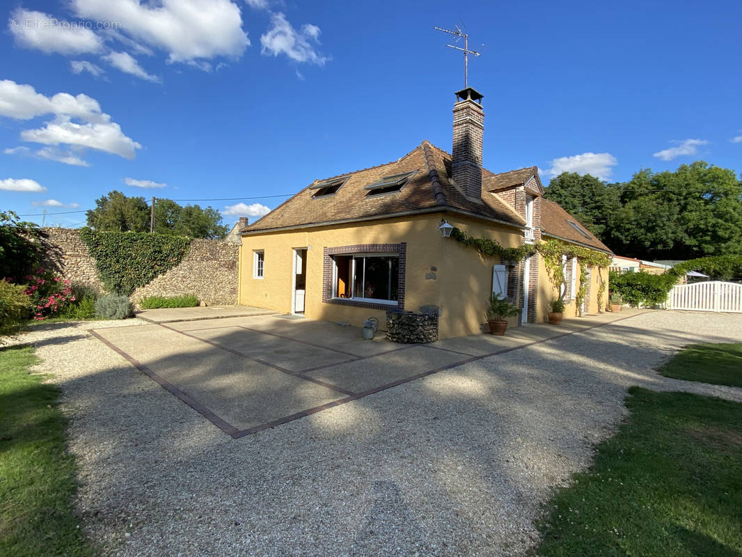 Maison à CERISIERS