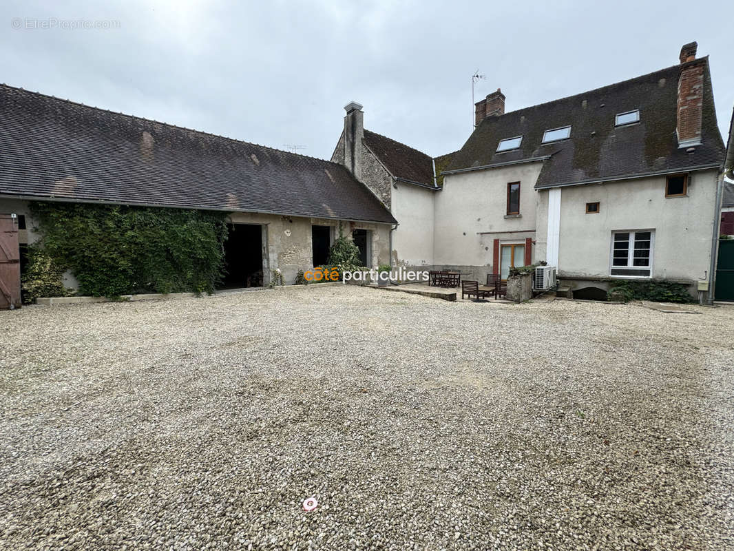 Maison à COUR-CHEVERNY