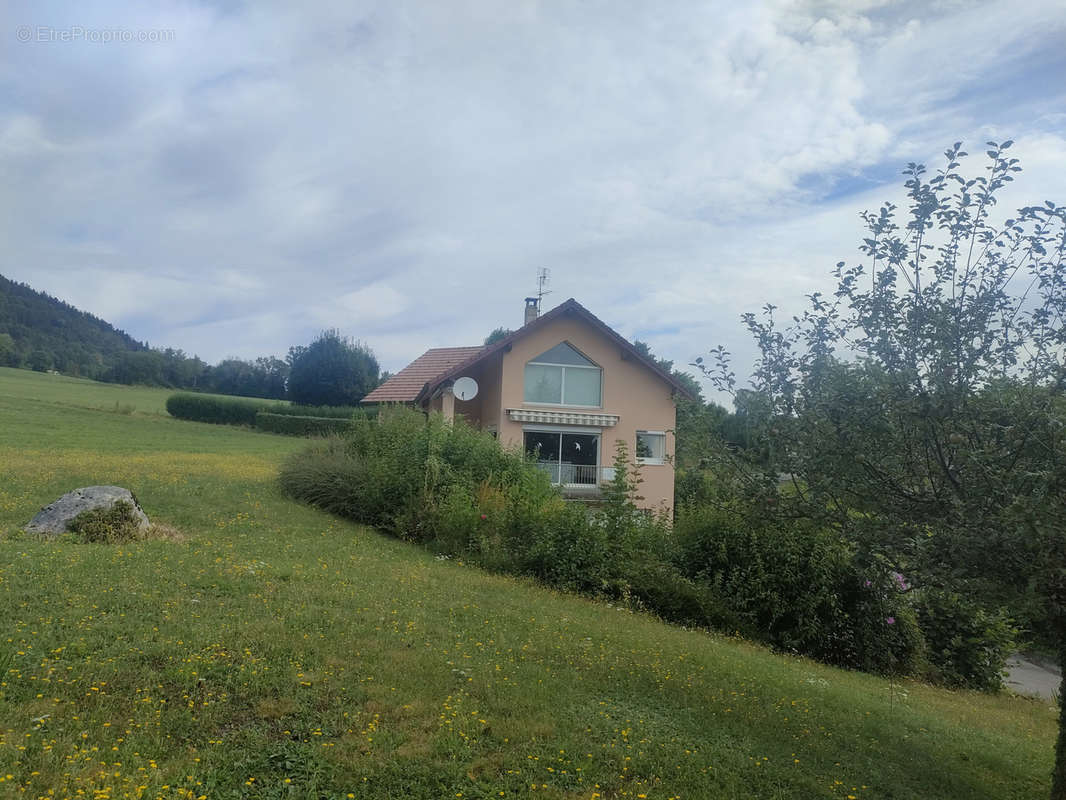 Maison à LOMPNIEU