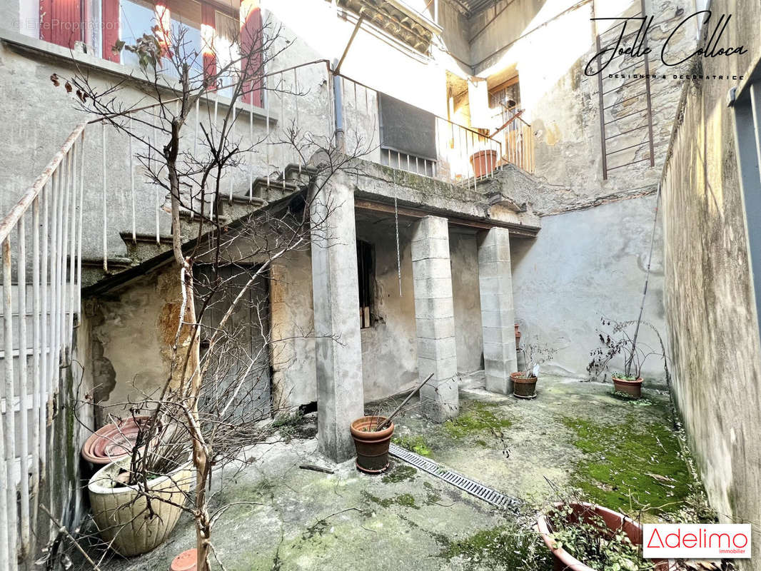 Cours intérieur des deux appartements - Appartement à LES SALLES-DU-GARDON