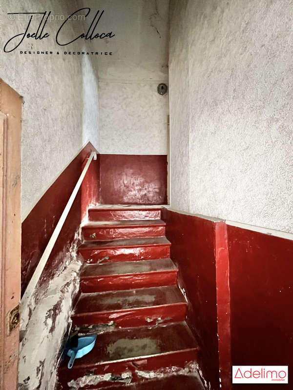 Escalier d&#039;entré du 1er appartement - Appartement à LES SALLES-DU-GARDON