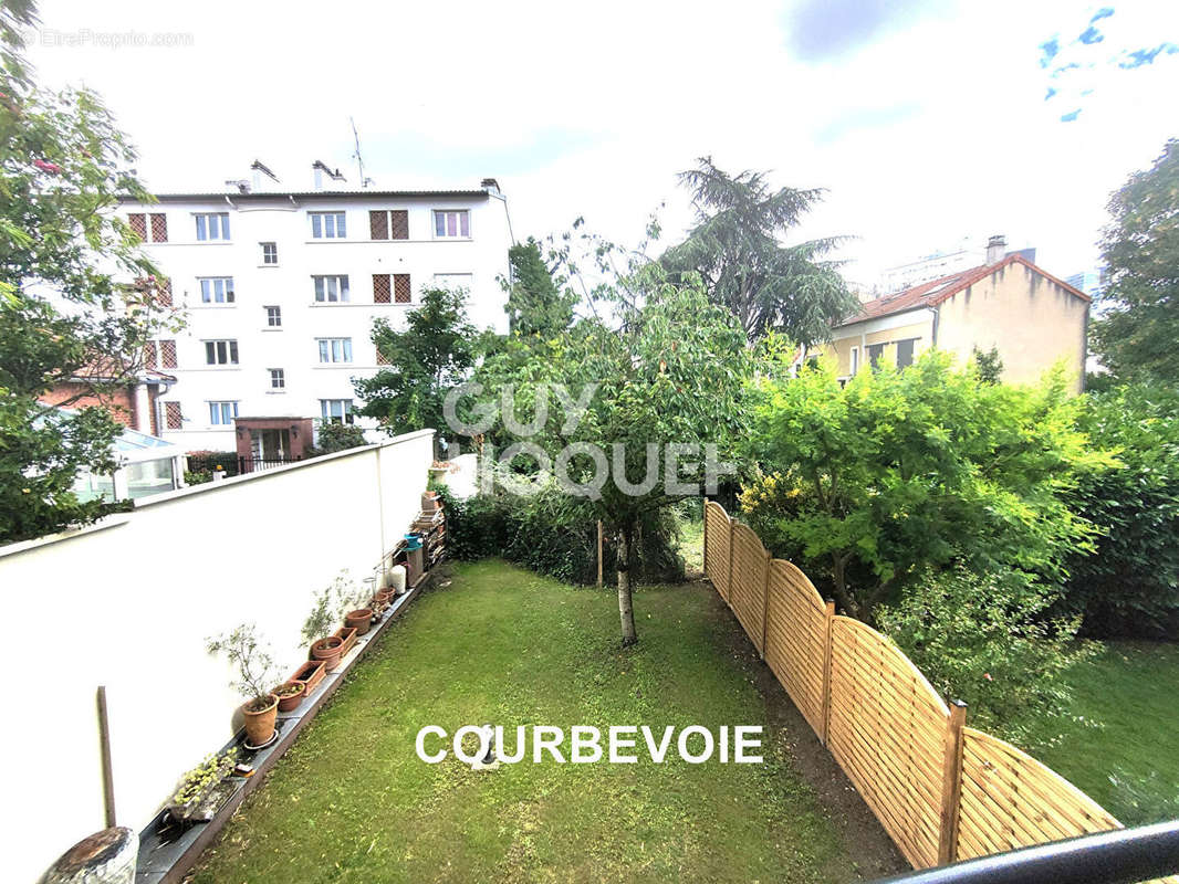 Appartement à COURBEVOIE