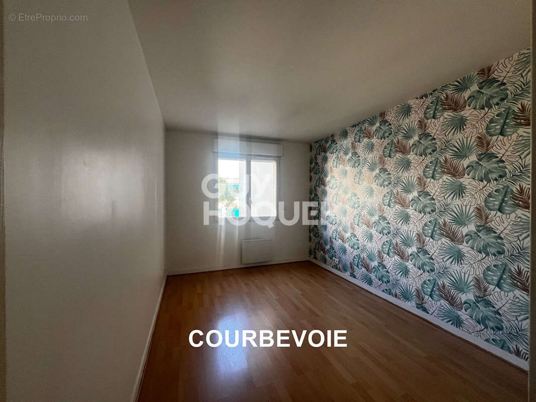 Appartement à COURBEVOIE