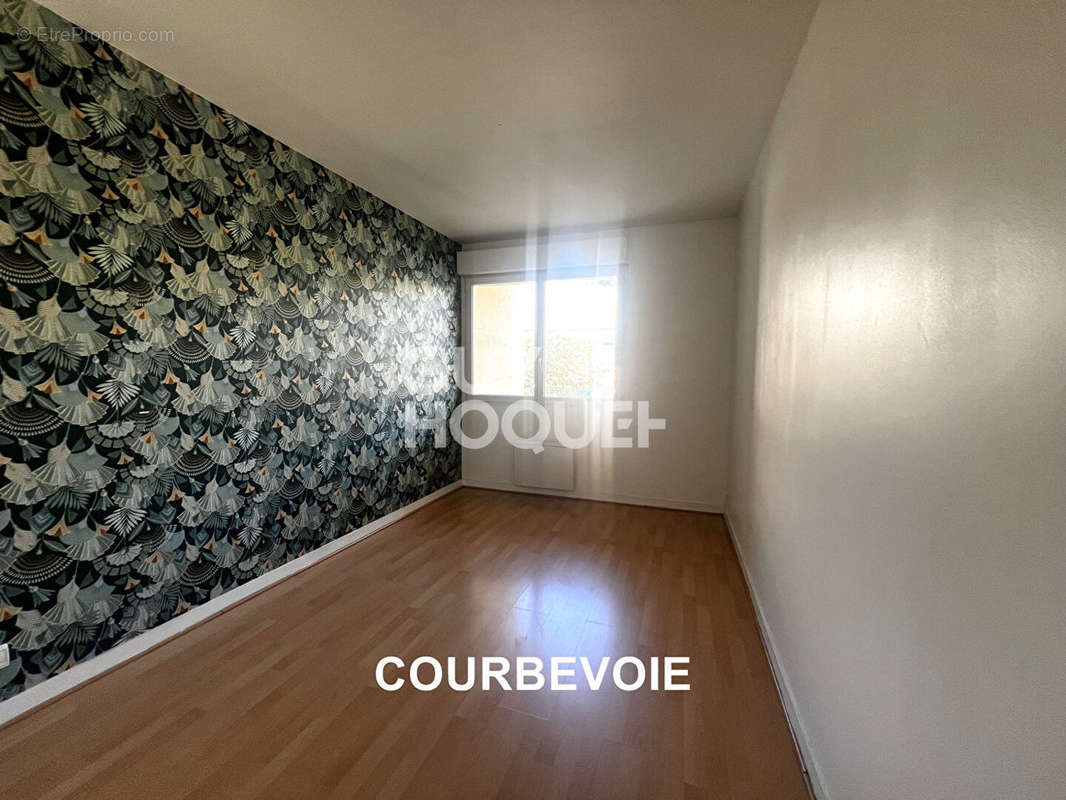 Appartement à COURBEVOIE