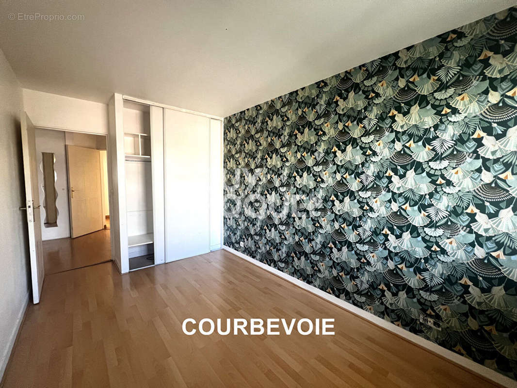 Appartement à COURBEVOIE