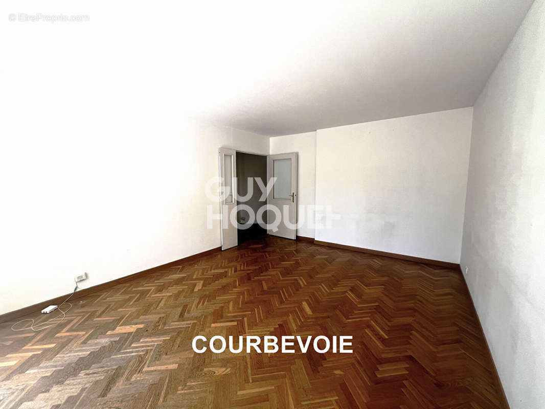 Appartement à COURBEVOIE