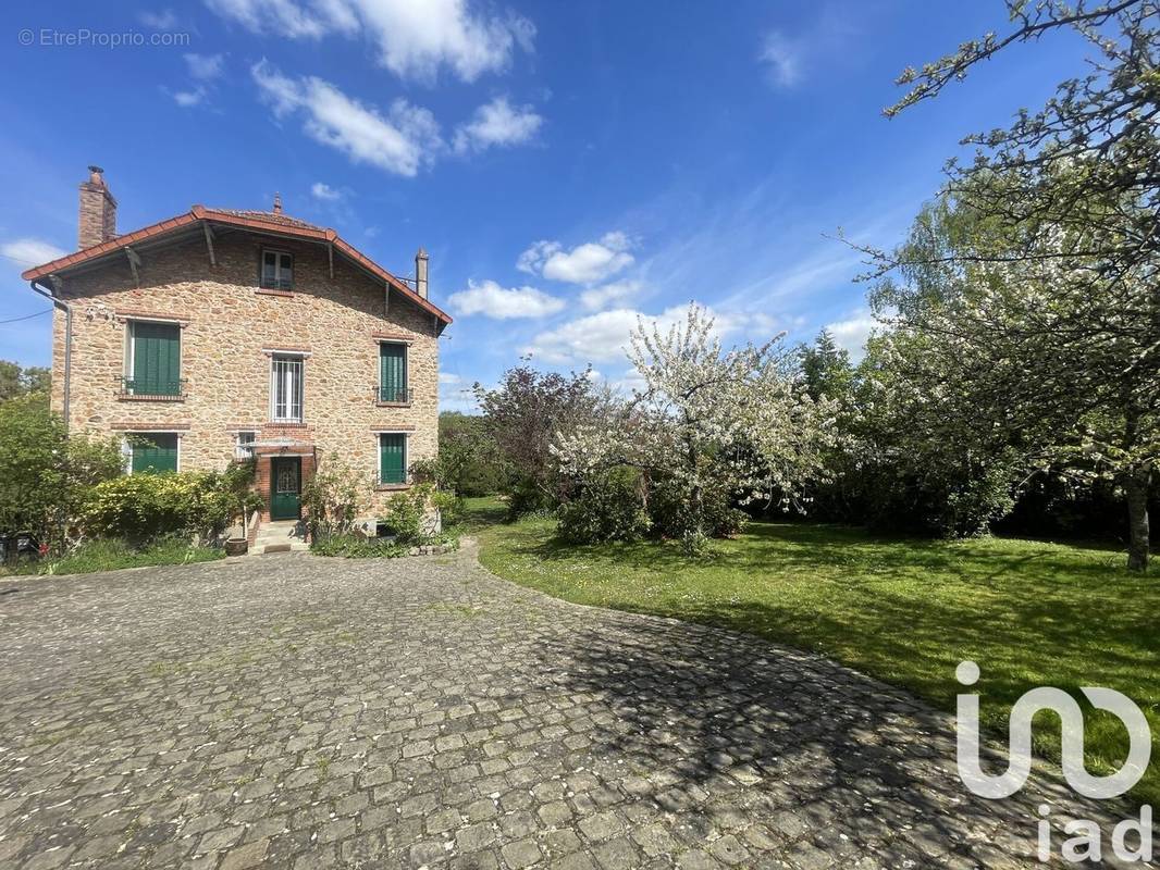 Photo 1 - Maison à SAINT-REMY-LES-CHEVREUSE