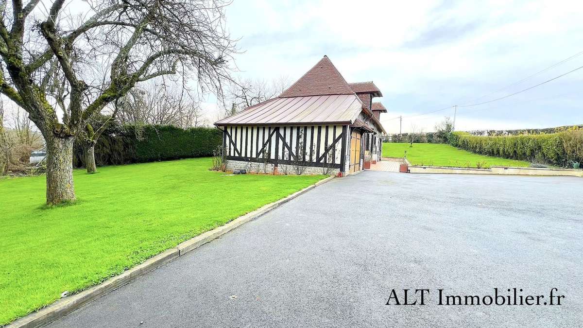 Maison à SAINT-PIERRE-SUR-DIVES