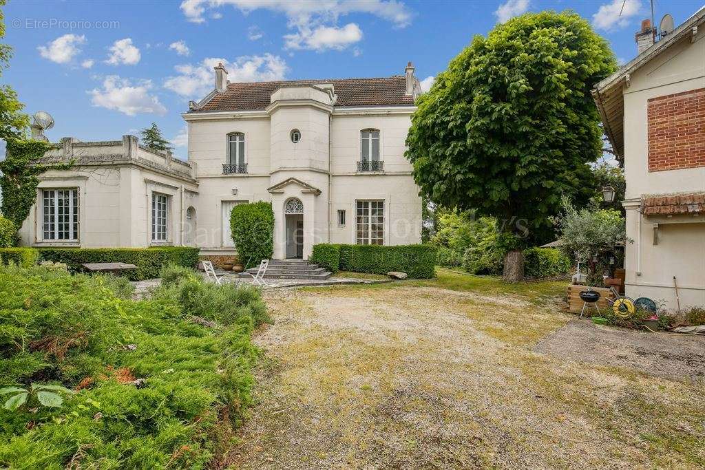 Maison à LA CELLE-SAINT-CLOUD