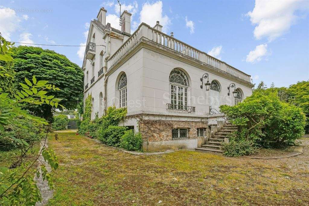 Maison à LA CELLE-SAINT-CLOUD