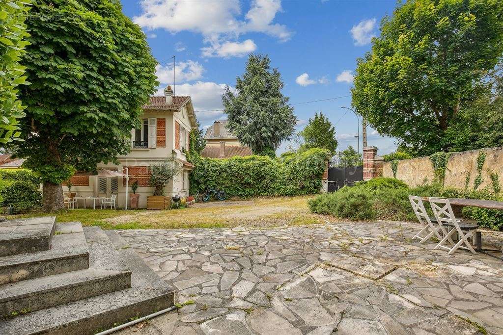 Maison à LA CELLE-SAINT-CLOUD