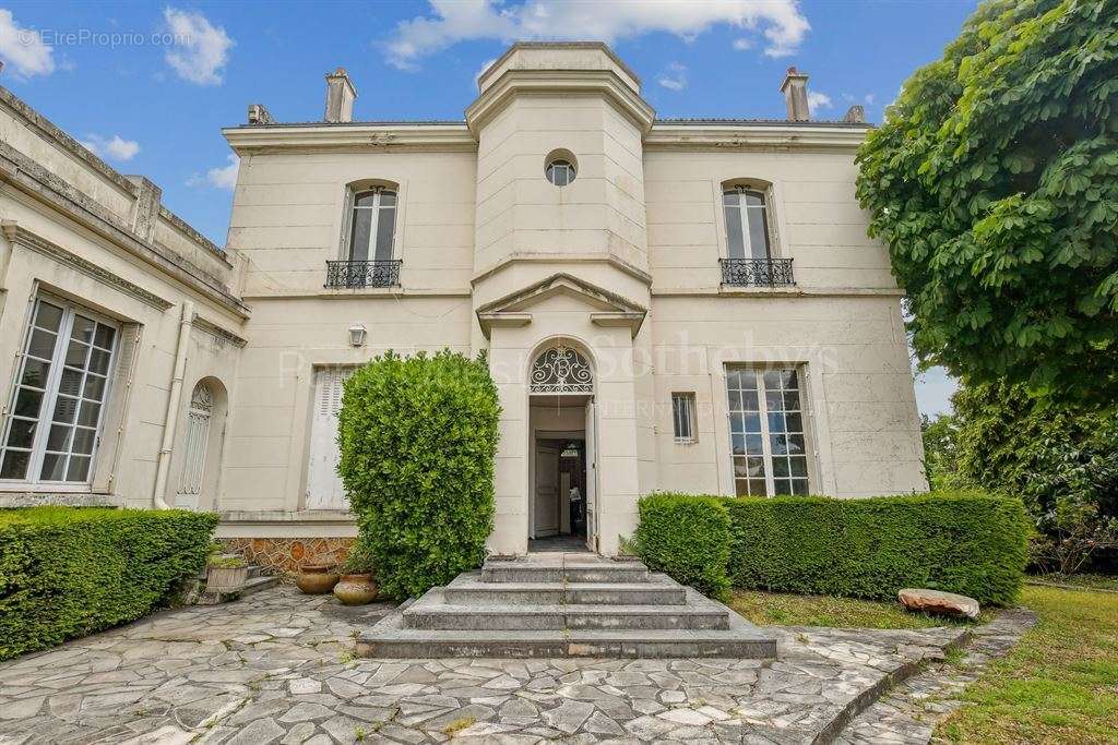 Maison à LA CELLE-SAINT-CLOUD