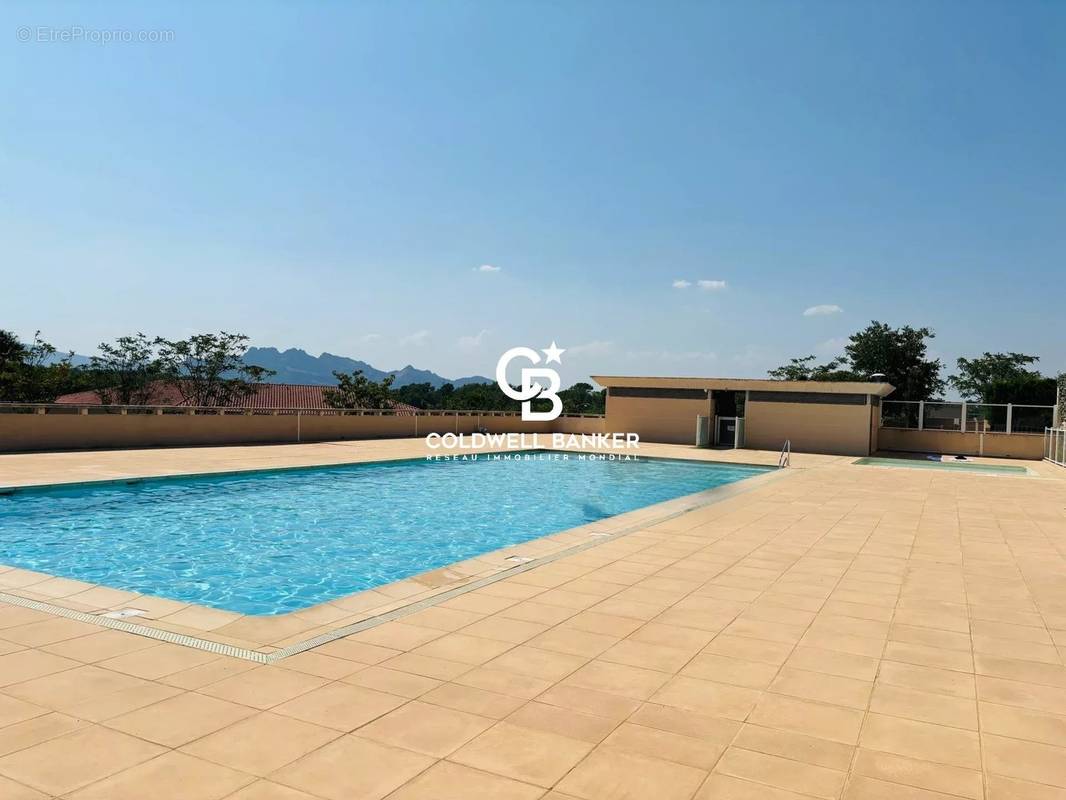 Appartement à ROQUEBRUNE-SUR-ARGENS