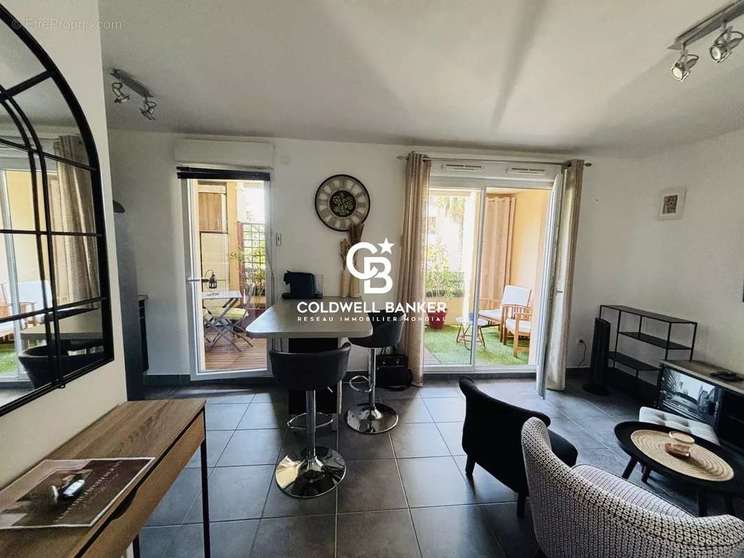 Appartement à ROQUEBRUNE-SUR-ARGENS