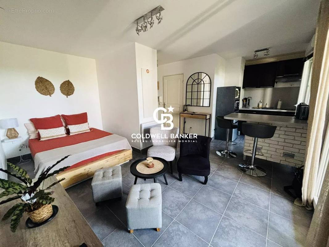 Appartement à ROQUEBRUNE-SUR-ARGENS