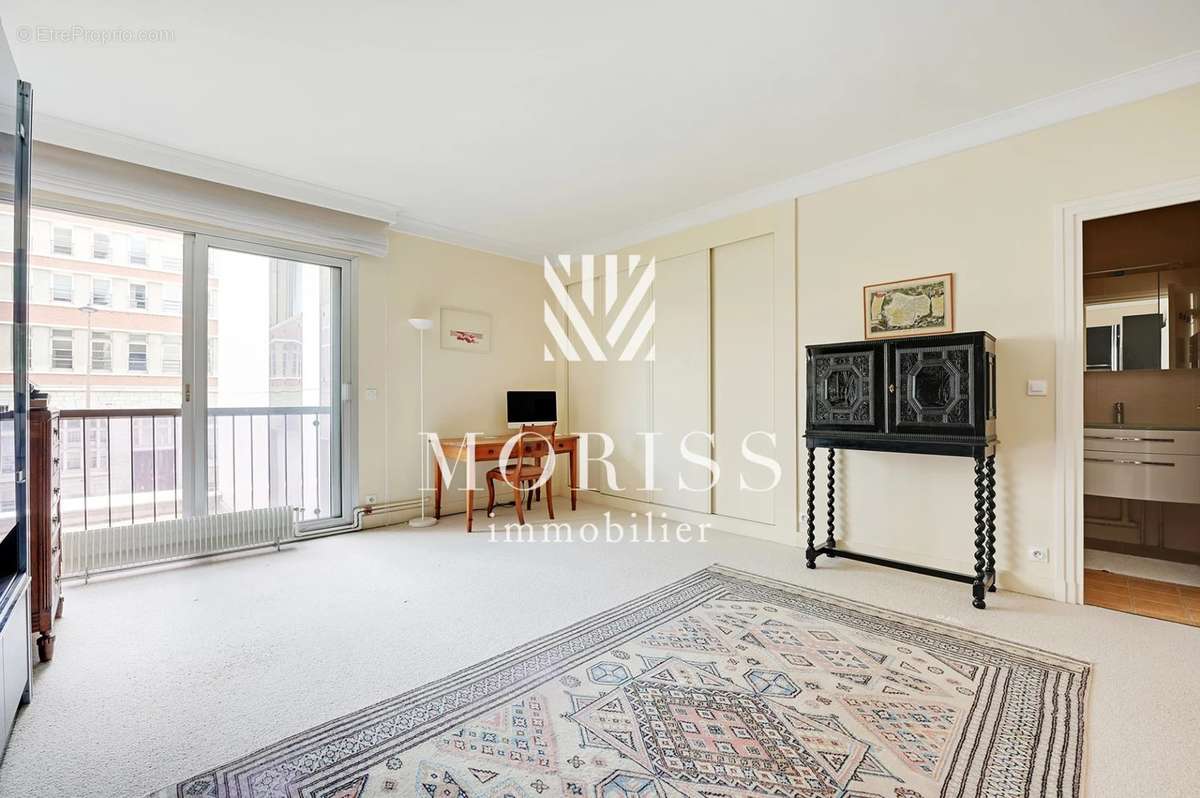 Appartement à PARIS-7E