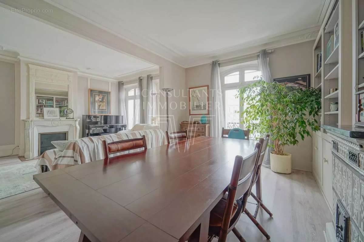 Appartement à PARIS-17E