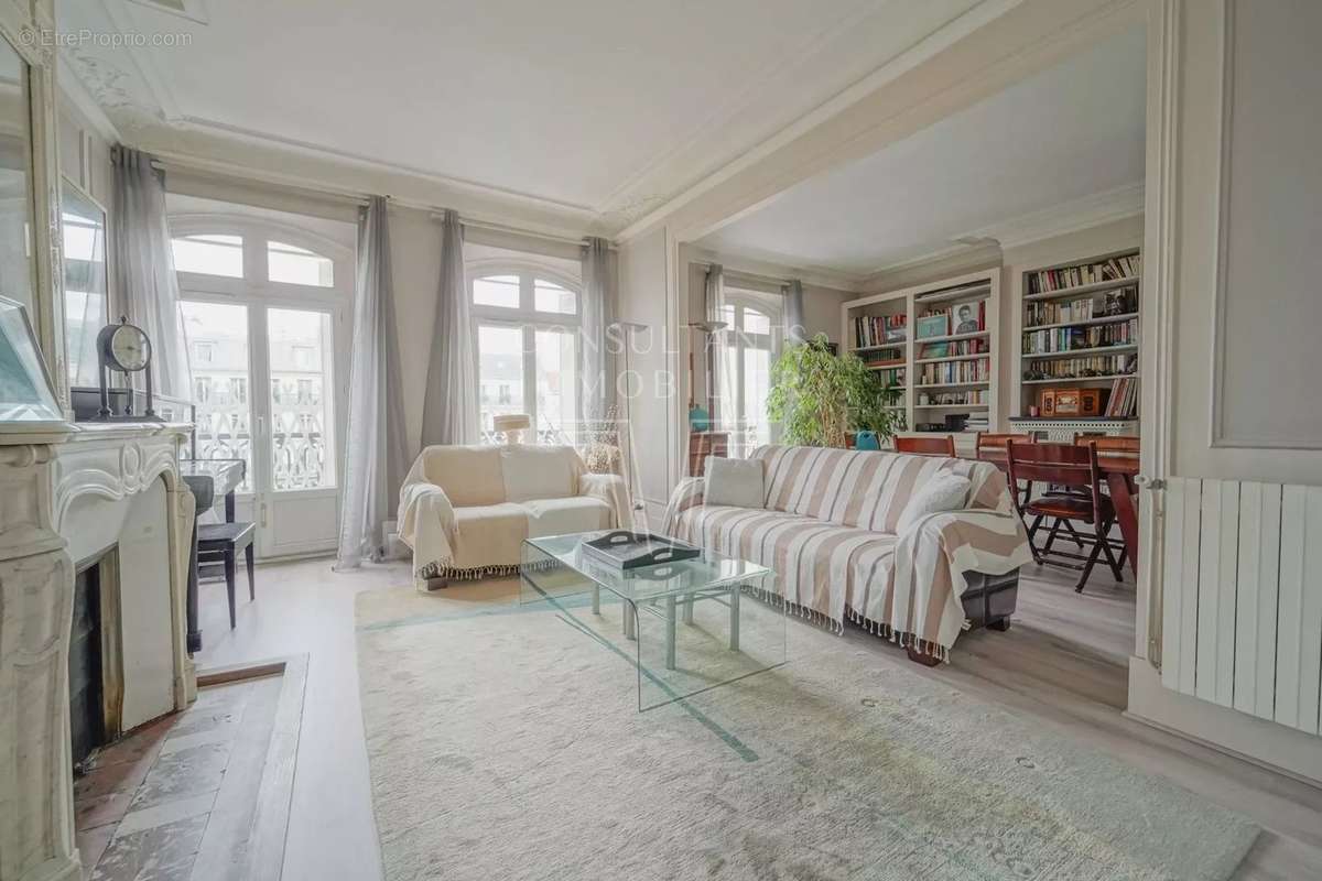 Appartement à PARIS-17E