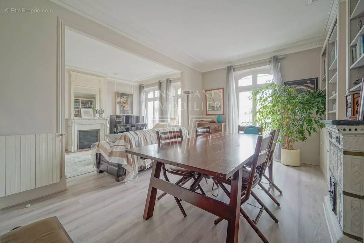 Appartement à PARIS-17E