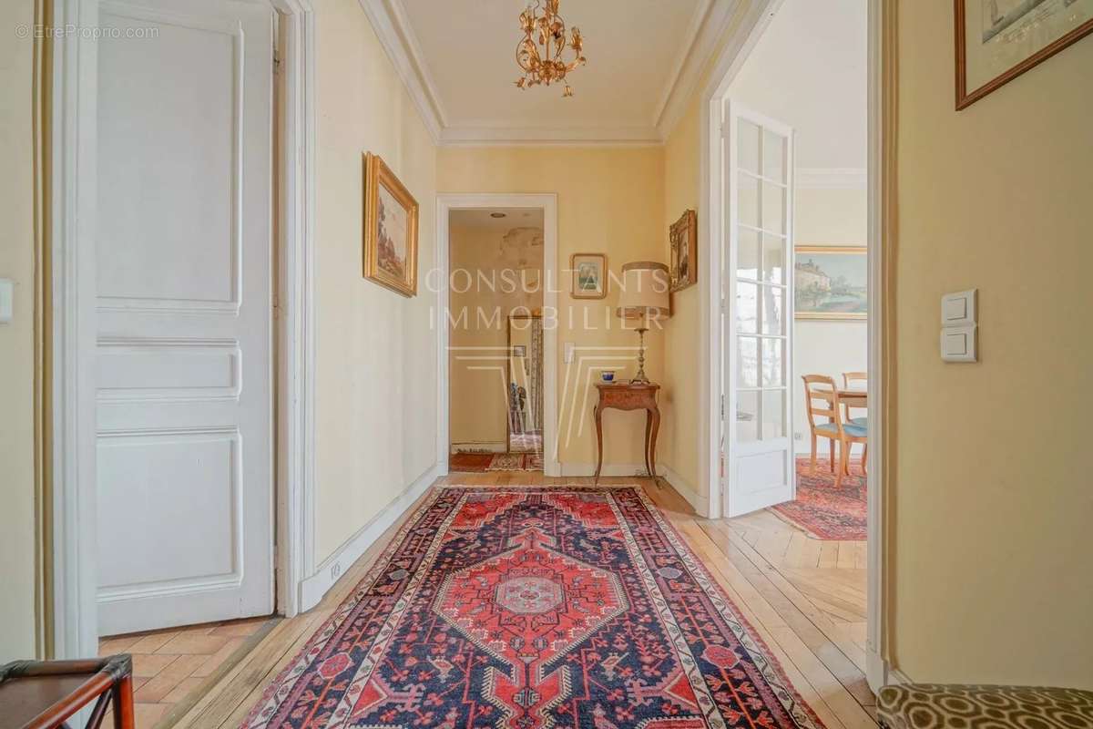 Appartement à NEUILLY-SUR-SEINE