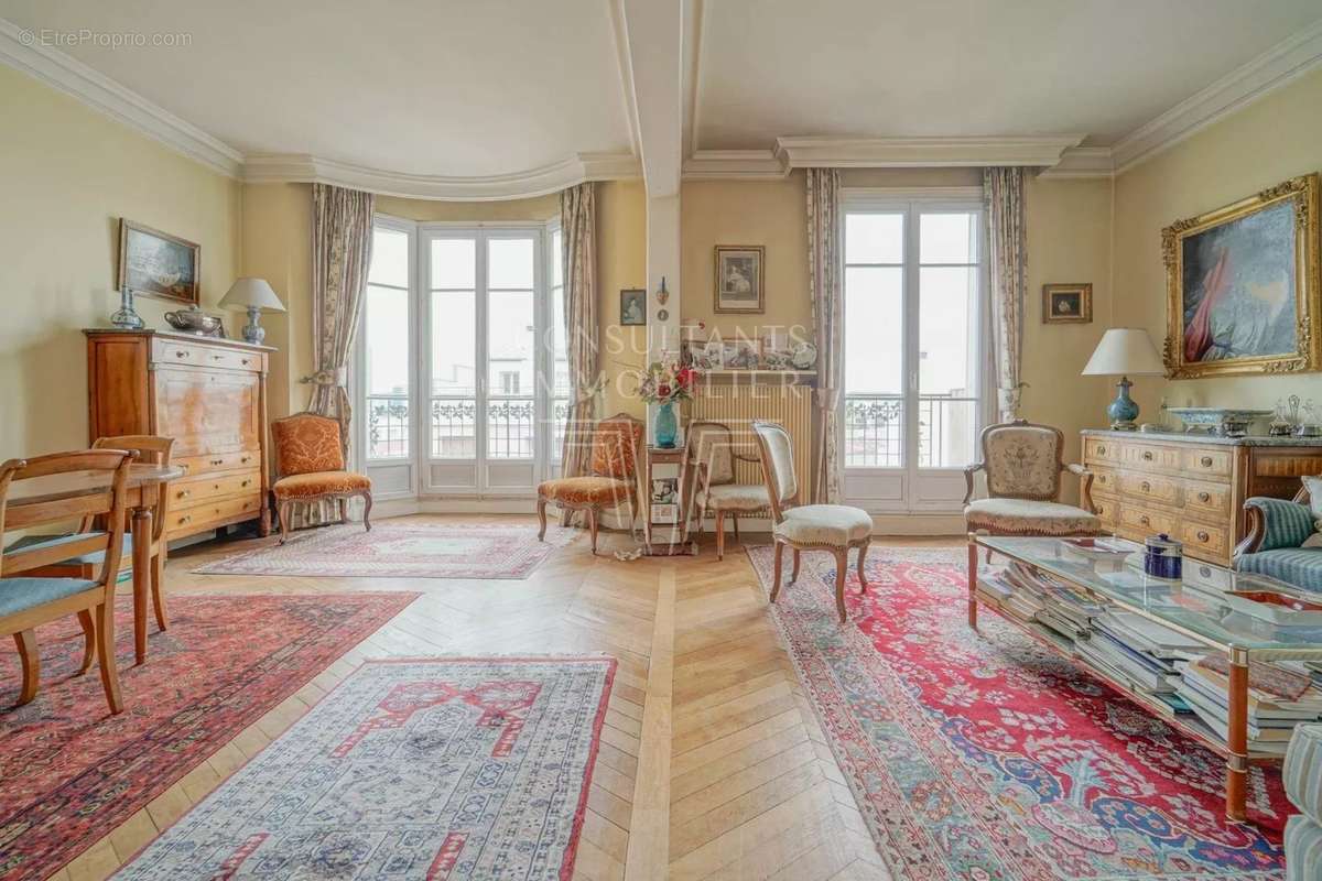 Appartement à NEUILLY-SUR-SEINE