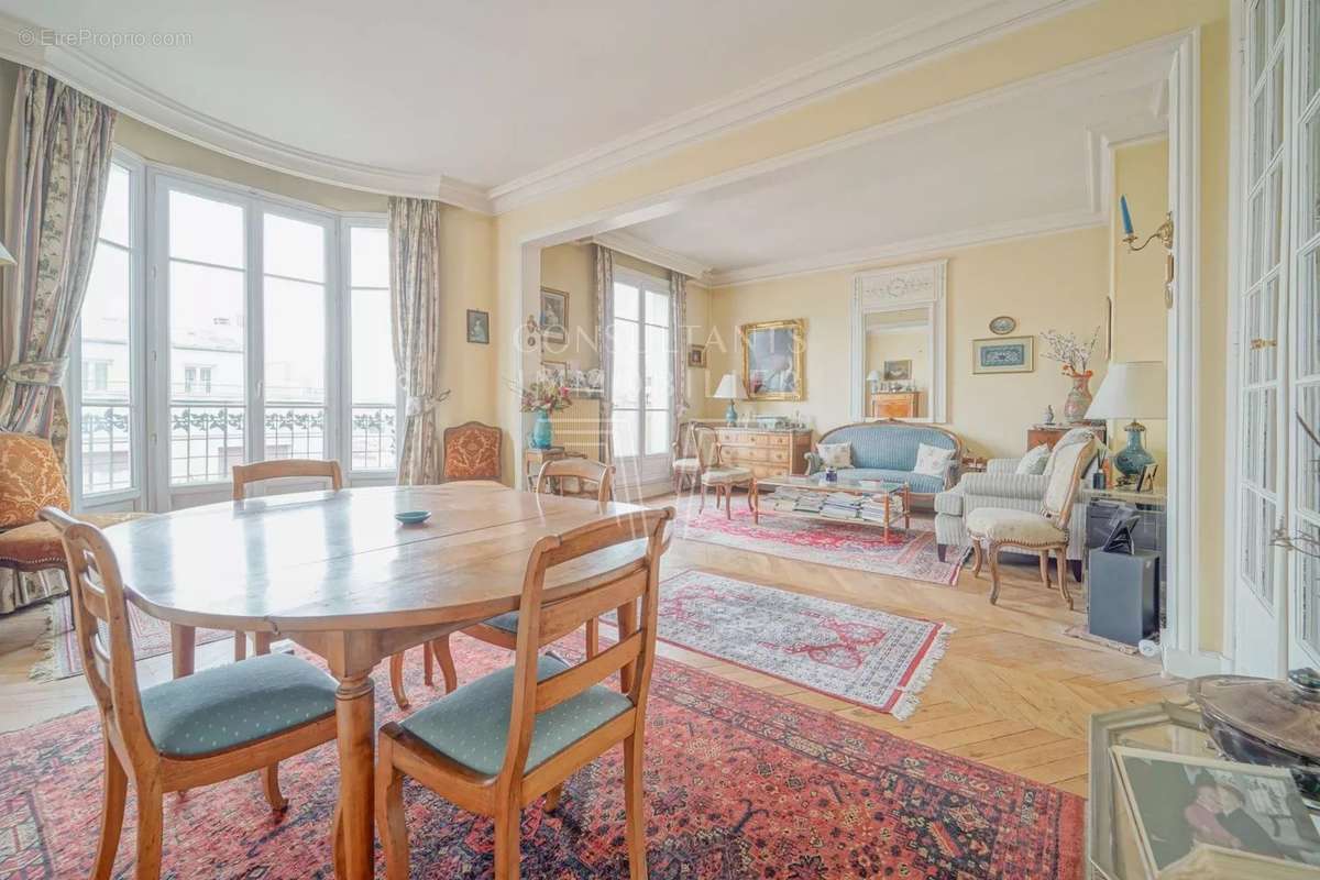 Appartement à NEUILLY-SUR-SEINE