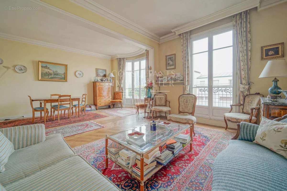 Appartement à NEUILLY-SUR-SEINE