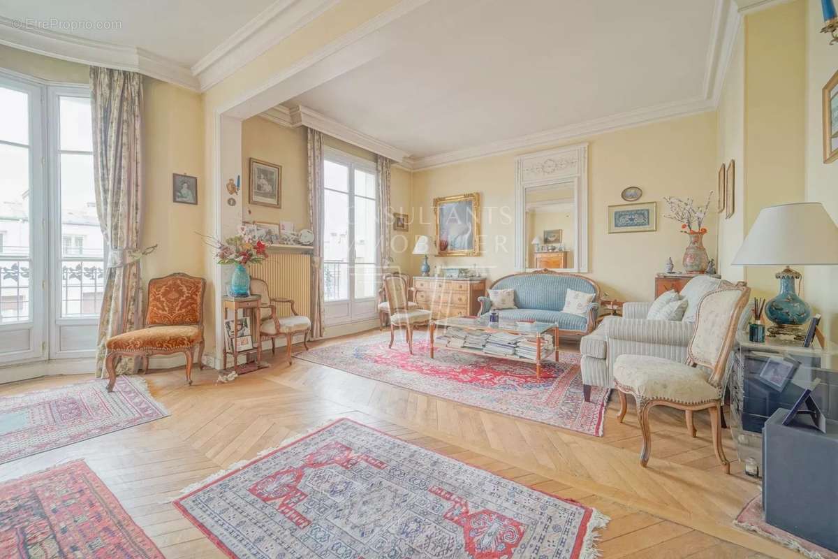 Appartement à NEUILLY-SUR-SEINE