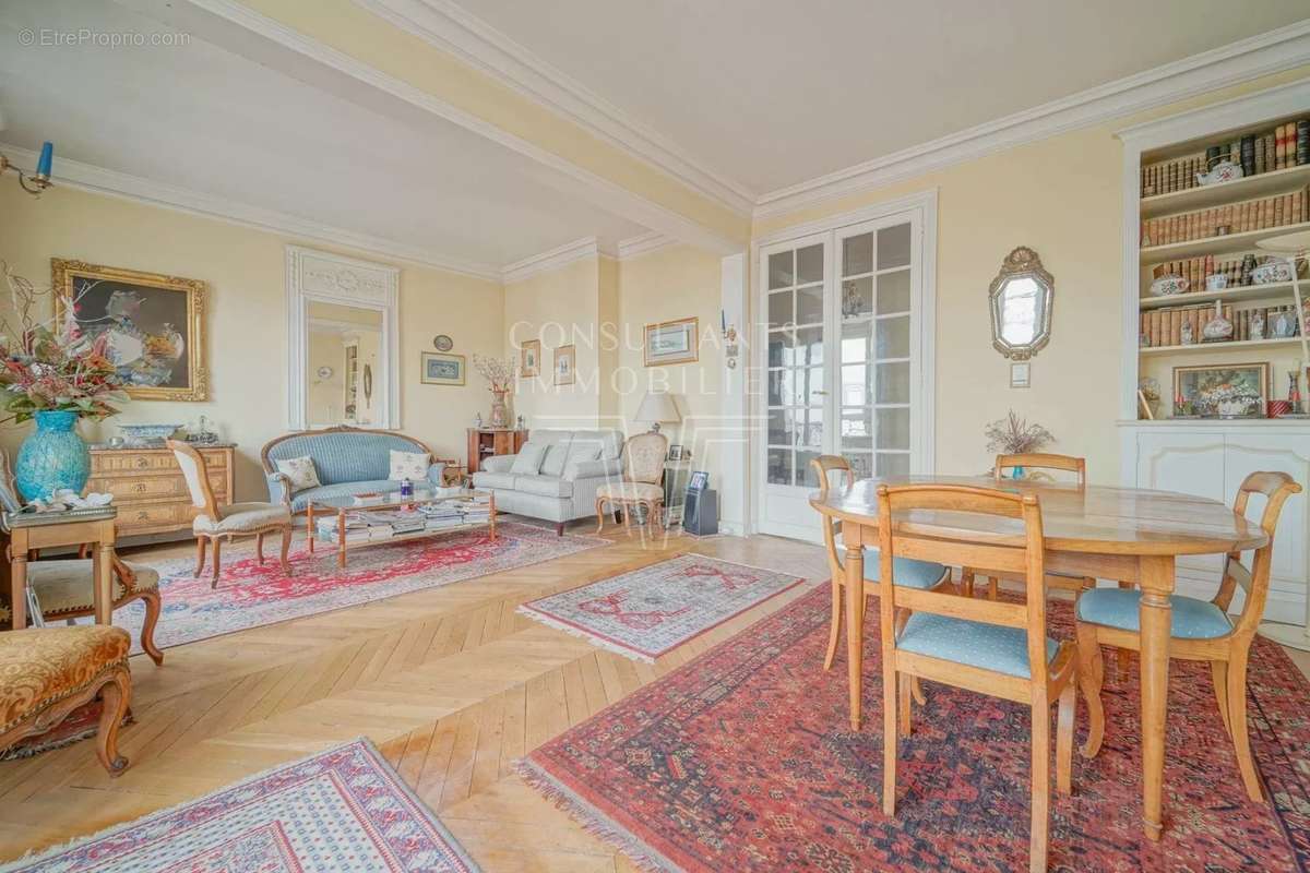 Appartement à NEUILLY-SUR-SEINE