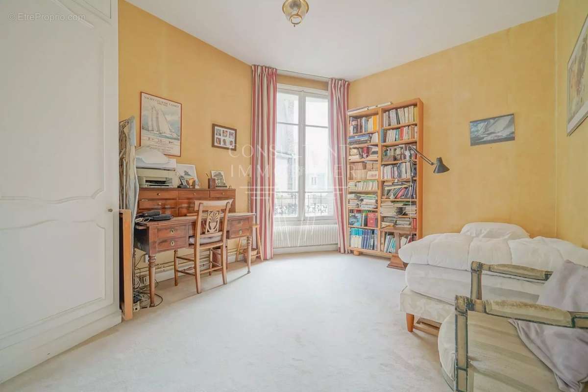 Appartement à NEUILLY-SUR-SEINE