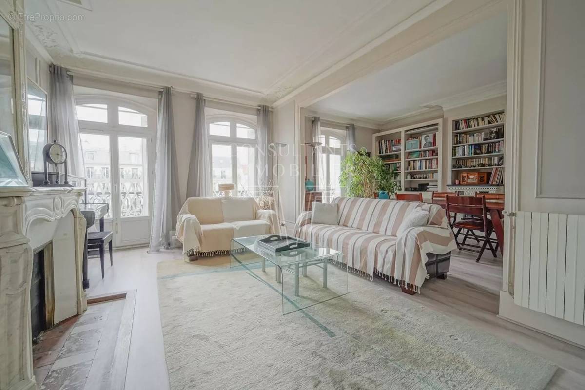 Appartement à PARIS-8E