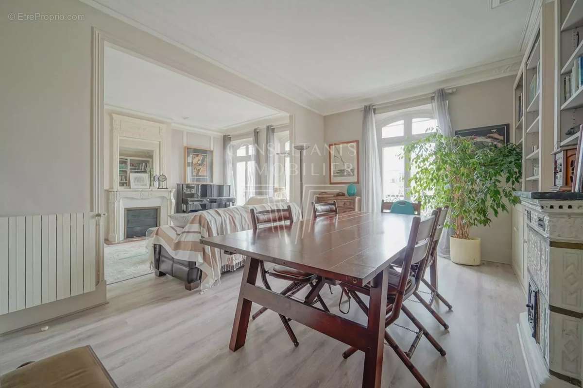 Appartement à PARIS-8E