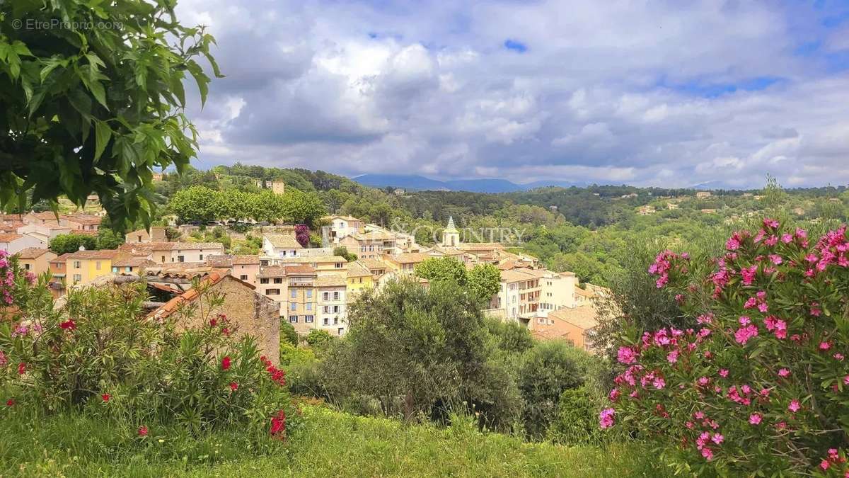 Appartement à TOURRETTES