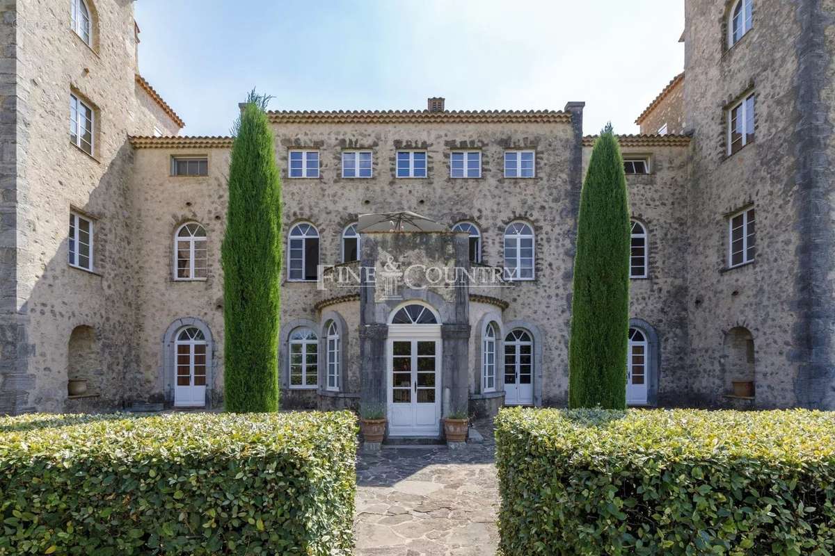 Appartement à TOURRETTES