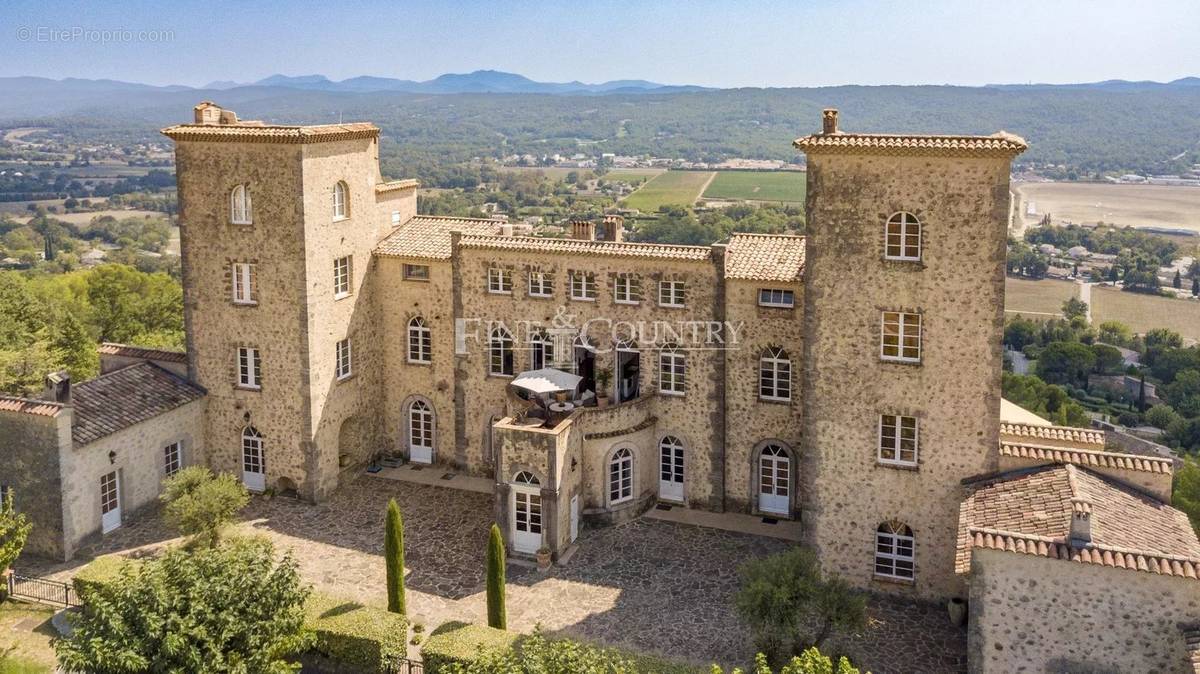 Appartement à TOURRETTES