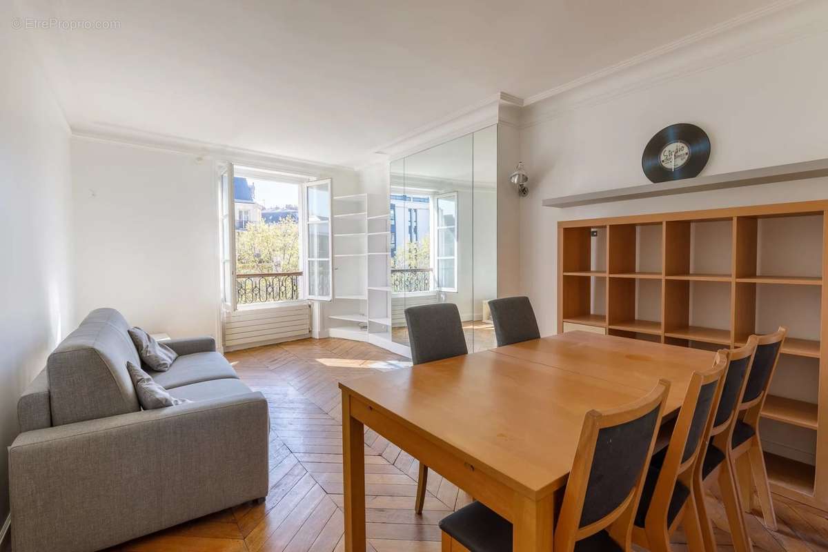 Appartement à PARIS-17E